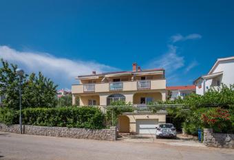 Apartments Bogdanic Krk I has Balcony rooms
