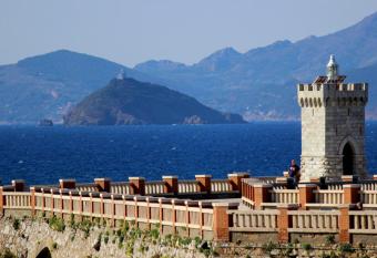 PIOMBINO TERRAZZA NEL MARE Piazza Costituzione, 53 has Balcony rooms