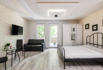 Wi  ckowskiego Apartment allows 18 year olds to book a room