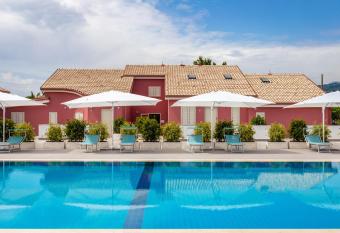 Dipladenia Garden Country Resort has Balcony rooms