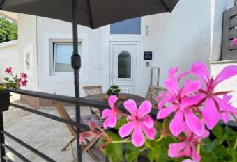 Studio Apartman   IN   has Balcony rooms