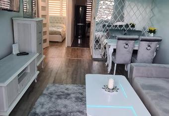 Apartament Glamur has Balcony rooms