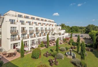 Hotel Villa Medici allows 18 year olds to book a room