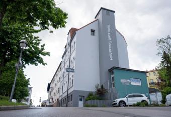 Hotel Stadt L  denscheid allows 18 year olds to book a room