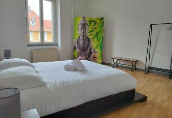 Le Thannois - appartement 2 chambres, salon, cuisine   quip  e, parking et wifi gratuit allows 18 year olds to book a room