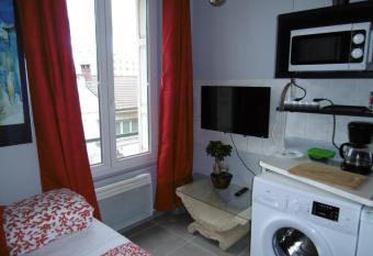 Studio non fumeur, proche gare Ch  teaucreux et centre-ville, acc  s rapide    l autoroute allows 18 year olds to book a room