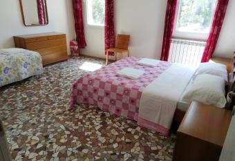 Venice View Guesthouse allows 18 year olds to book a room