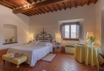 Borgo San Pietro in Polvano (Canonica) has Balcony rooms