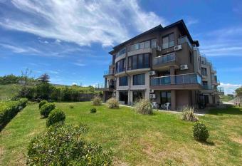 Seaview dreamy apartment with a pool and garden has Balcony rooms