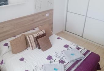 Habitaci  n Privada May has Balcony rooms