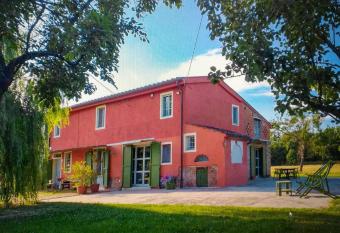 Colonica Il Picchio Verde allows 18 year olds to book a room