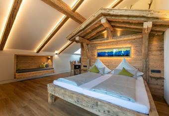 Schmickhof has Balcony rooms