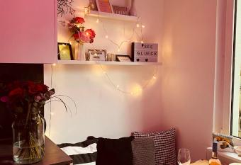 SeeGl  ck allows 18 year olds to book a room