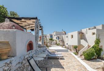 Campana Junior for up to 10 vacationers allows 18 year olds to book a room