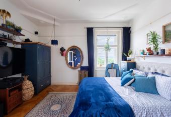 Victoria Design Stays - Shared Apartment Ohrada has rooms with a private hot tub