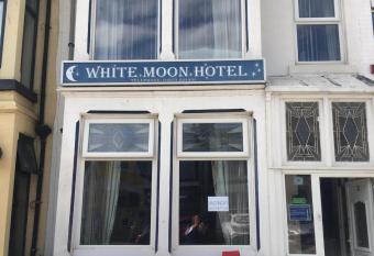 White Moon Hotel has Balcony rooms