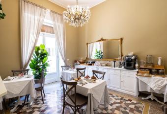 xen  a allows 18 year olds to book a room