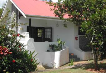 Daniella s Bungalows has Balcony rooms