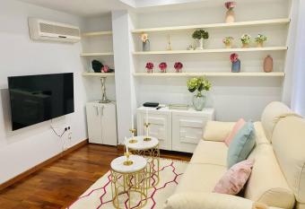 Apartamento Plaza Espa  a has Balcony rooms