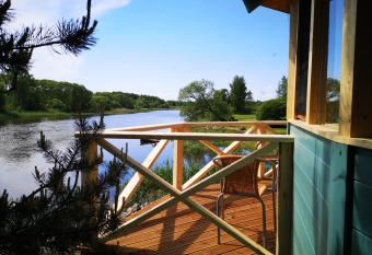 Kaptenimaja koos saunaga has Balcony rooms