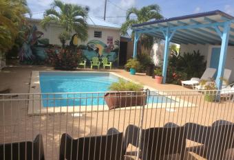 LE CALME PLAT 5 has Balcony rooms