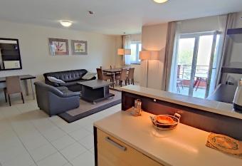 The Burin Holiday Apartment has Balcony rooms