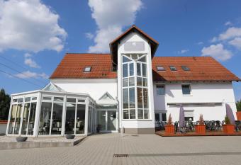 Parkhotel am Schloss Machern has Balcony rooms