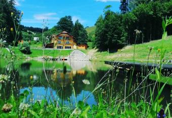 Zelena Oaza has Balcony rooms