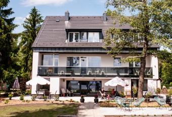 Q-Panzi   allows 18 year olds to book a room