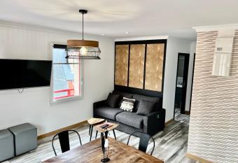 Plage    50m Appartement R  ves de mer Villa Les Bains de Mers has Balcony rooms