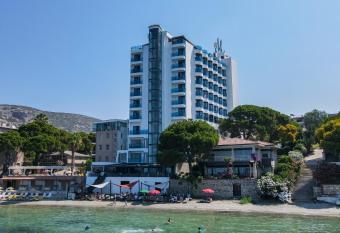 SIGNATURE BLUE RESORT has Balcony rooms