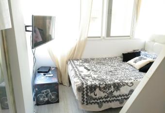 Estudio Moderno allows 18 year olds to book a room