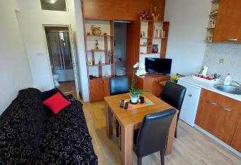 Apartman Gordana has Balcony rooms