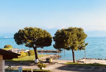 Casa Caterina Lake View Holidays allows 18 year olds to book a room