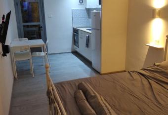 PassionFruit Arad allows 18 year olds to book a room