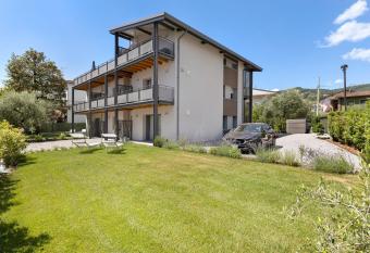 Villa Donne del Lago Anna has Balcony rooms