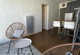 Le saint Pierre allows 18 year olds to book a room