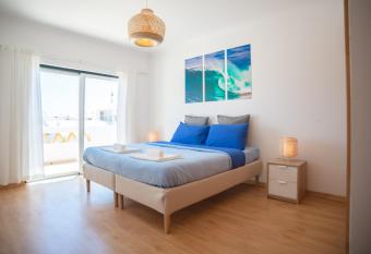 Kichershome allows 18 year olds to book a room