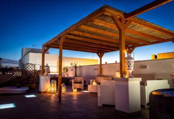 Le colonne has Balcony rooms