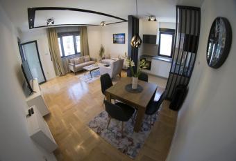 APARTMAN AURORA has Balcony rooms