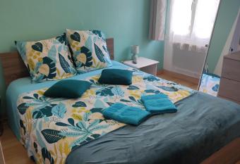 Chambres d h  tes Natacha et Franck allows 18 year olds to book a room