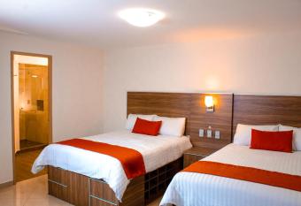 La Casa del Reloj (Zona de Hospitales) has Balcony rooms