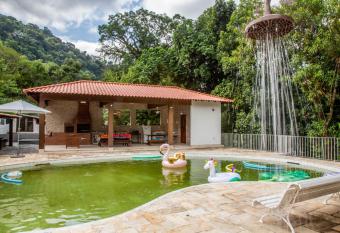 Pineapples Aconchego - S  tio na serra para 9 pessoas has Balcony rooms