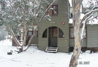 Woollybutt 1 allows 18 year olds to book a room