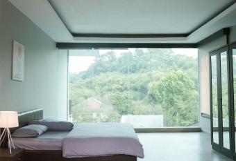 Tropical Bliss Villa by The Feelas has rooms with a private hot tub