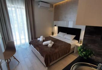 Meudsa Grand Agia Triada has Balcony rooms