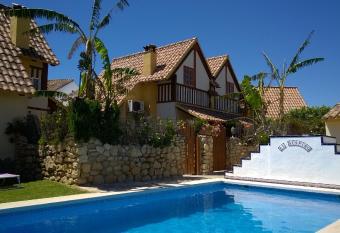 Casas El Suspiro has rooms with a private hot tub