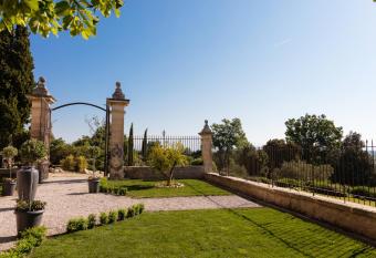 Ch  teau des Cinq Cantons allows 18 year olds to book a room