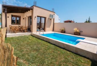 SALVE holiday houses has Balcony rooms