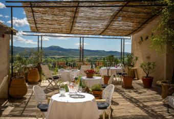 La Chaumi  re, Demeure d h  tes allows 18 year olds to book a room